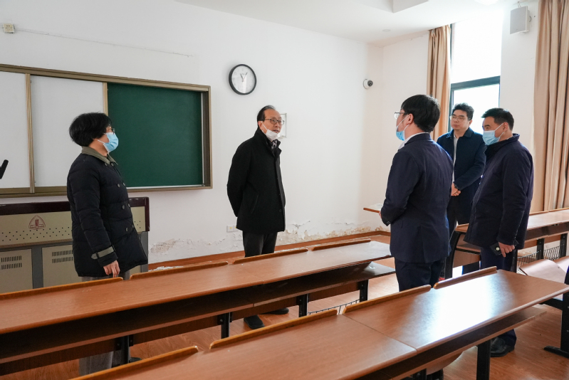 叶青一行检查新学期开学情况