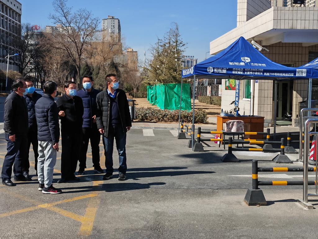 校领导对学校疫情防控工作进行检查督导