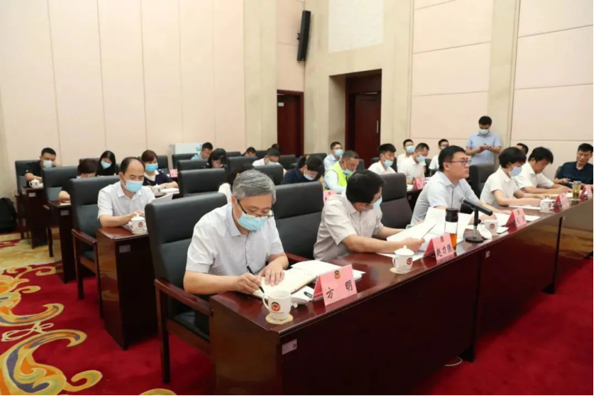 各界导报、未来网、西部网记者采访全国政协委员、我校校长方明