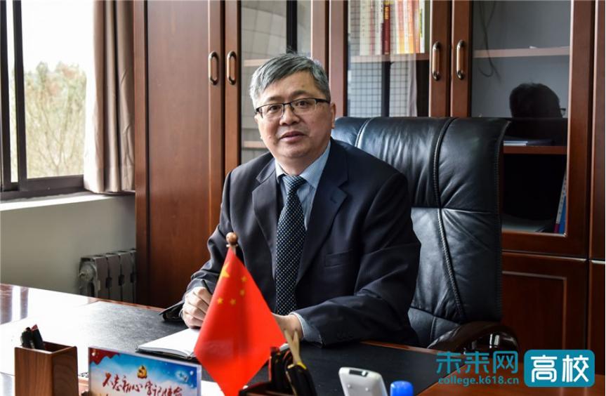 各界导报、未来网、西部网记者采访全国政协委员、我校校长方明