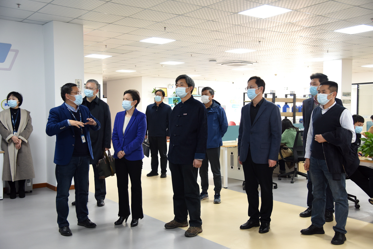 省人社厅为吴定心颁发全国博士后创新创业金奖