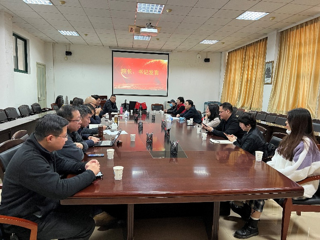诗歌赞颂、远方祝福，外国语学院二位教授的荣休仪式温馨满满