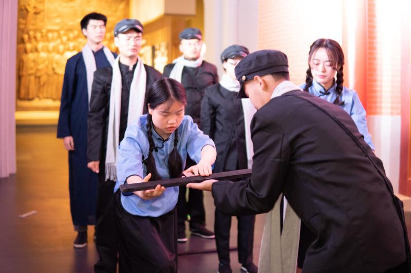 02 沉浸式校史剧《把火车开到南京去》.jpg.jpg
