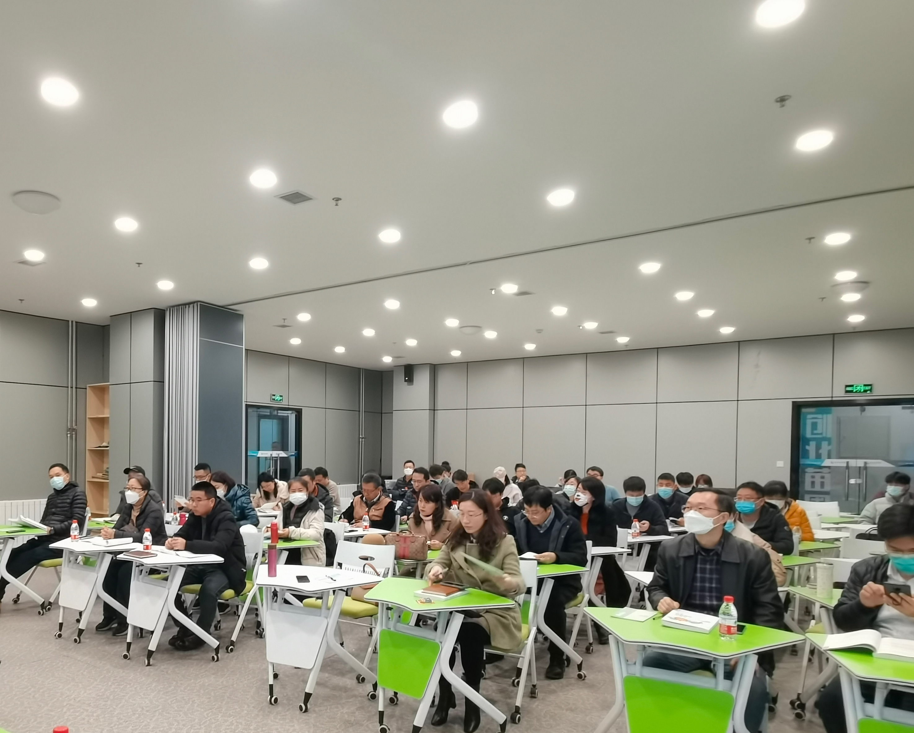 我校举办《创新思维与创新方法》课程教学专题培训