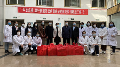 学校领导“三八”妇女节慰问医院女医务工作者