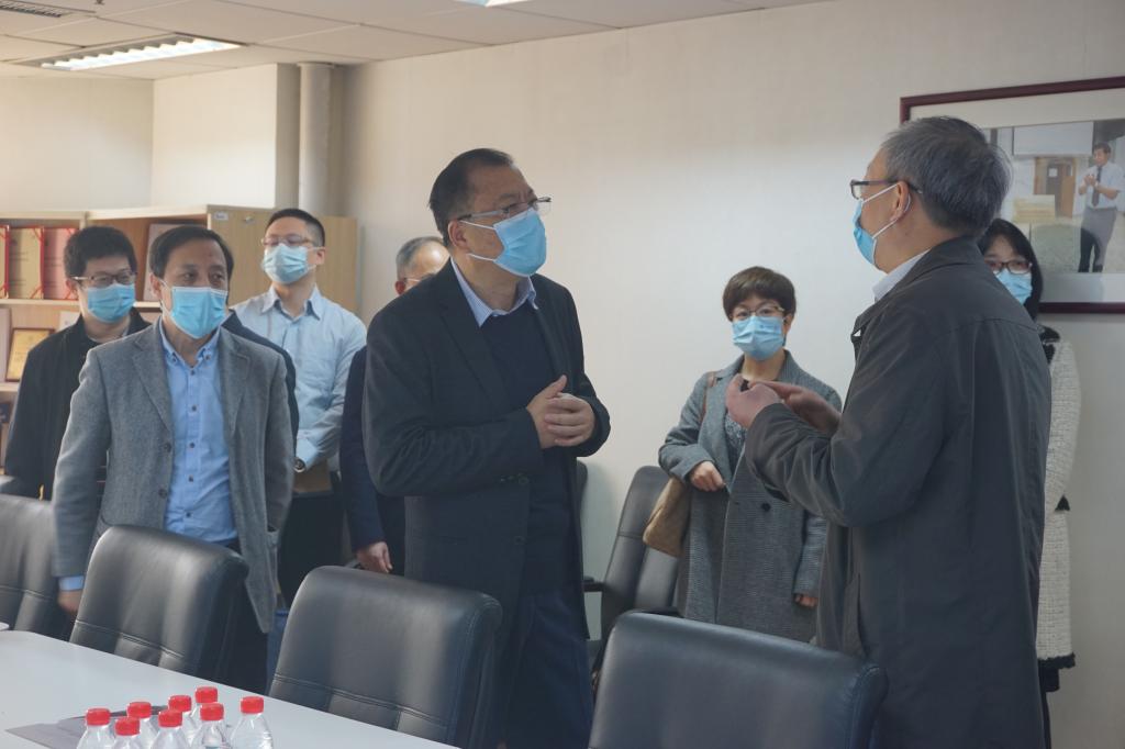卢建军调研学校哲学社会科学建设工作