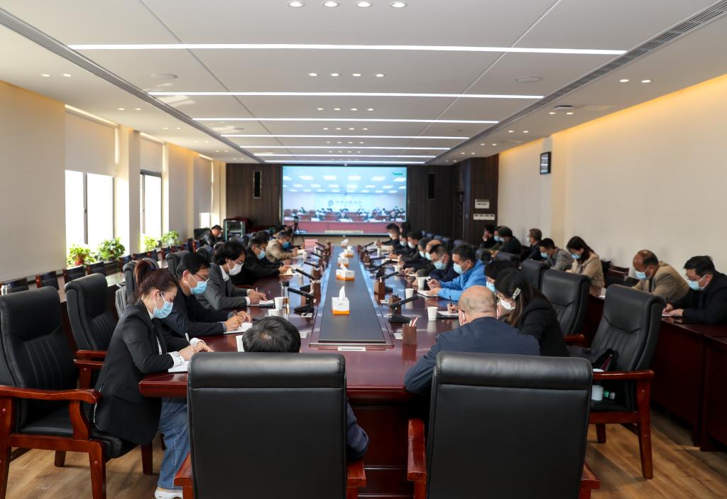 学校研究部署近期疫情防控工作