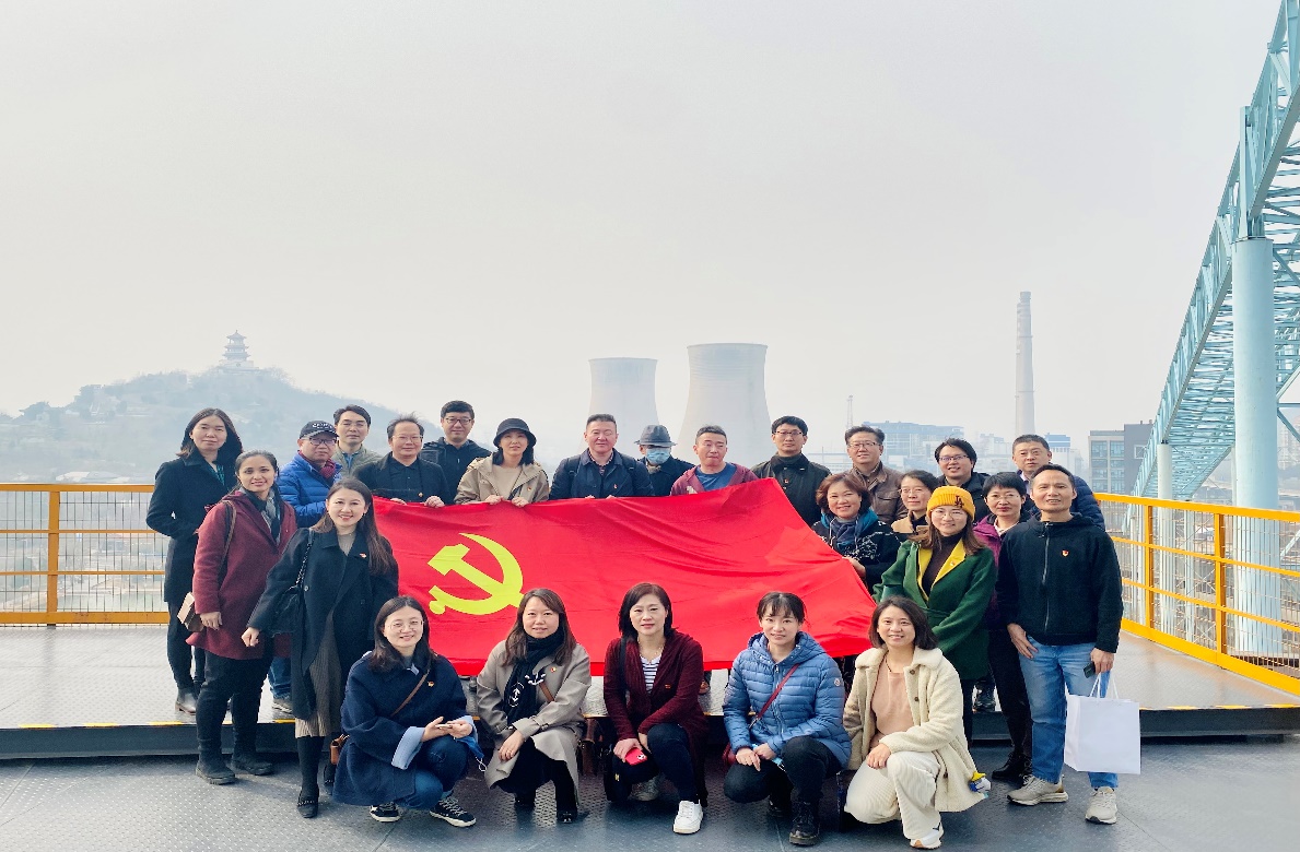 文化产业管理学院党总支赴首钢园开展“文化与冬奥”主题党日活动