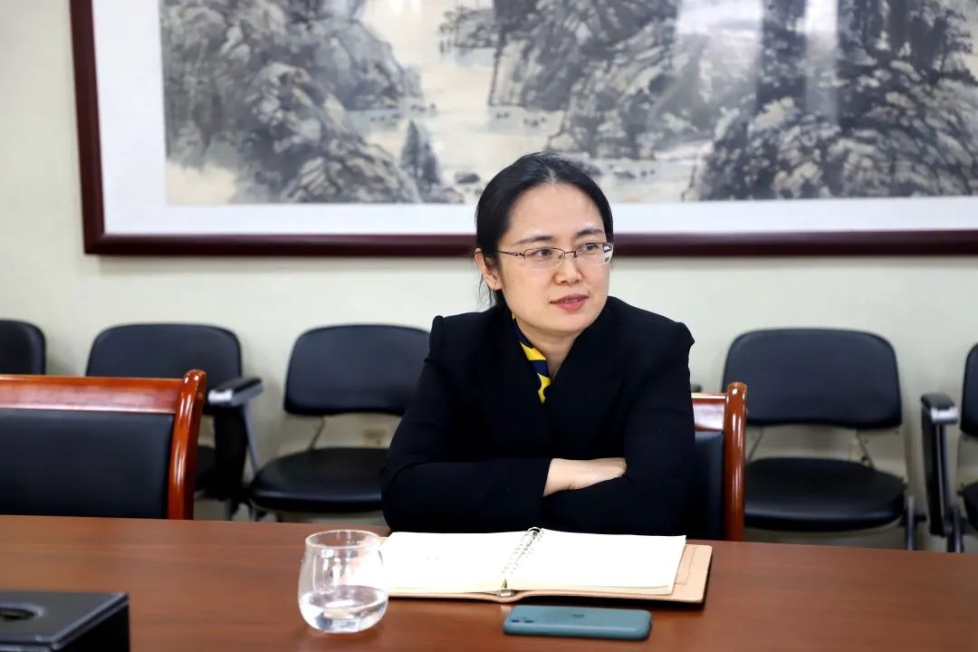 话心声促成长——法学院召开青年教师交流座谈会