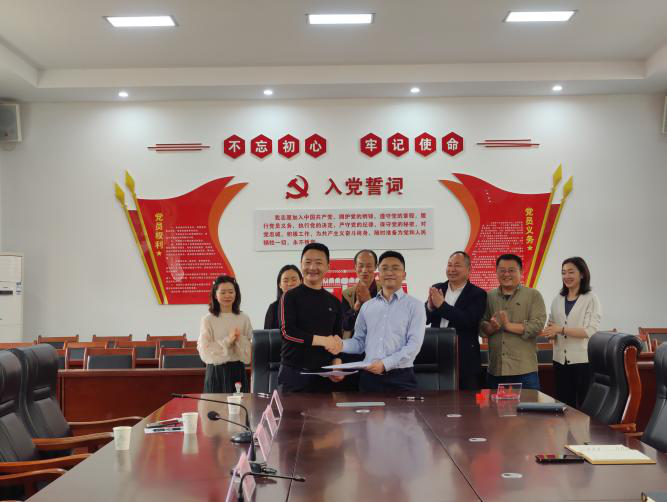 商旅学院与崇州青年（大学生）创业园签订合作协议