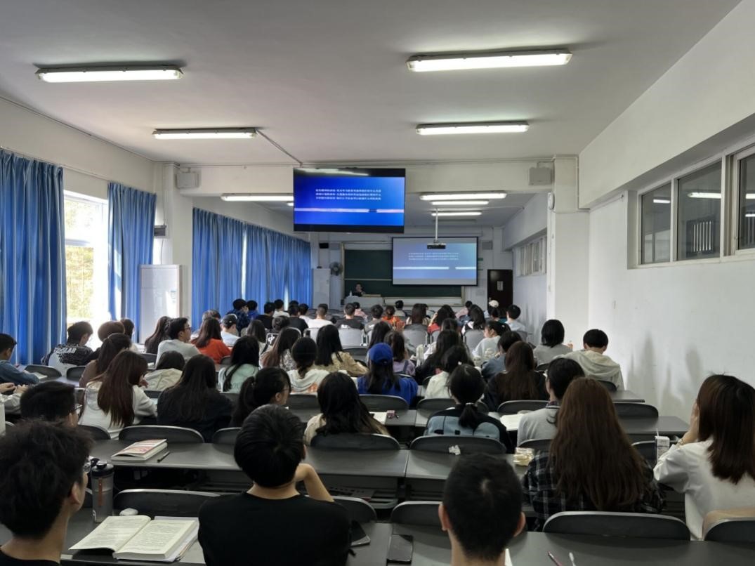 都江堰校区基础教学部邀请成都市委讲师团特聘讲师作党史专题分享会