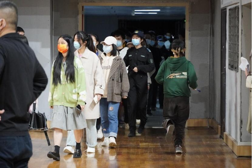 【人民日报】南昌大学志愿者用青春力量固抗疫防线