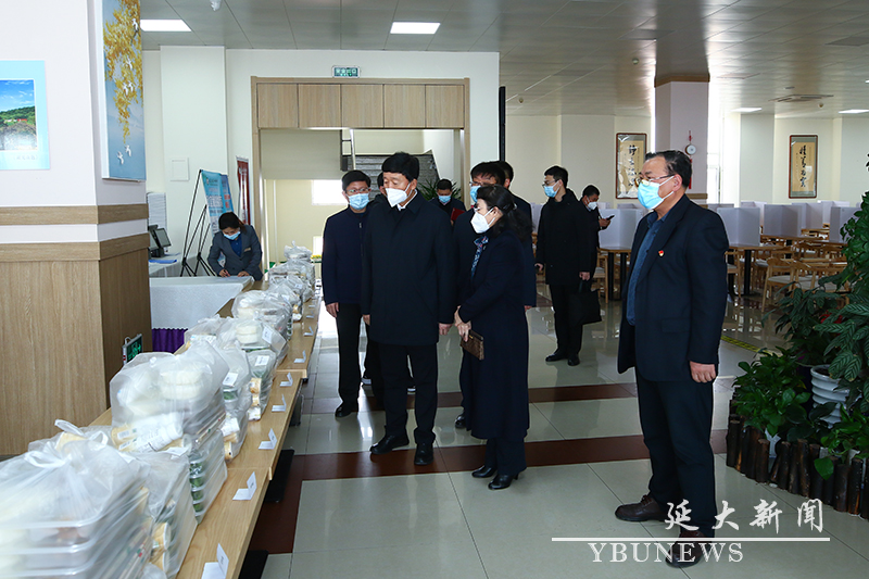 校长金雄在检查学校疫情防控工作时强调，有力有序有效落实各项措施，坚决打赢校园疫情防控阻击战