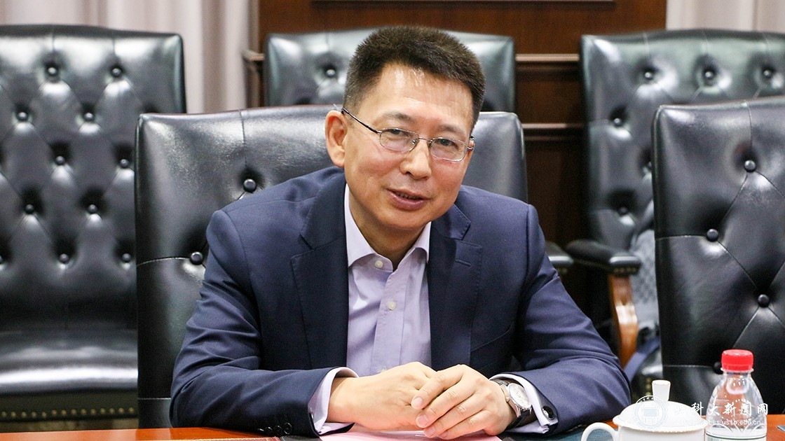 学校举行“中房能源经管教育计划”捐赠签约仪式