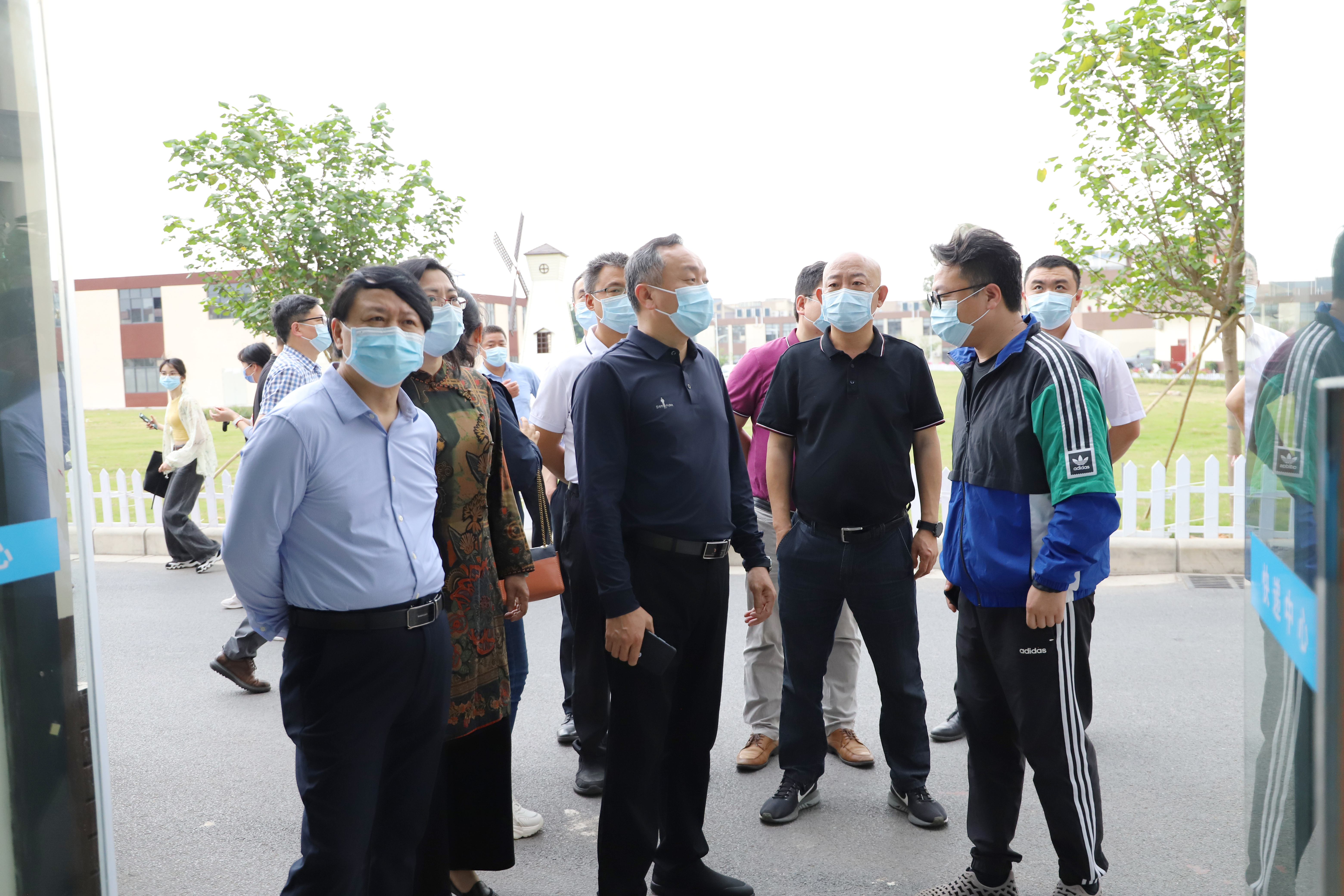 学校领导带队开展番禺校区疫情防控工作专项检查