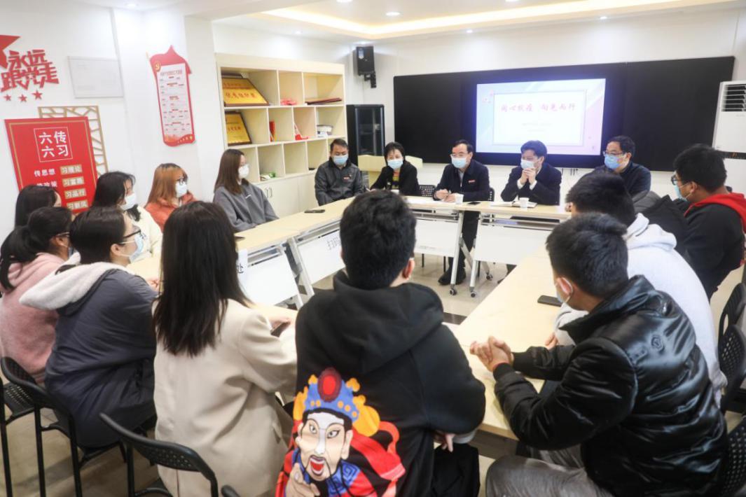 【防疫进行时】走访慰问送关怀心系学子暖人心