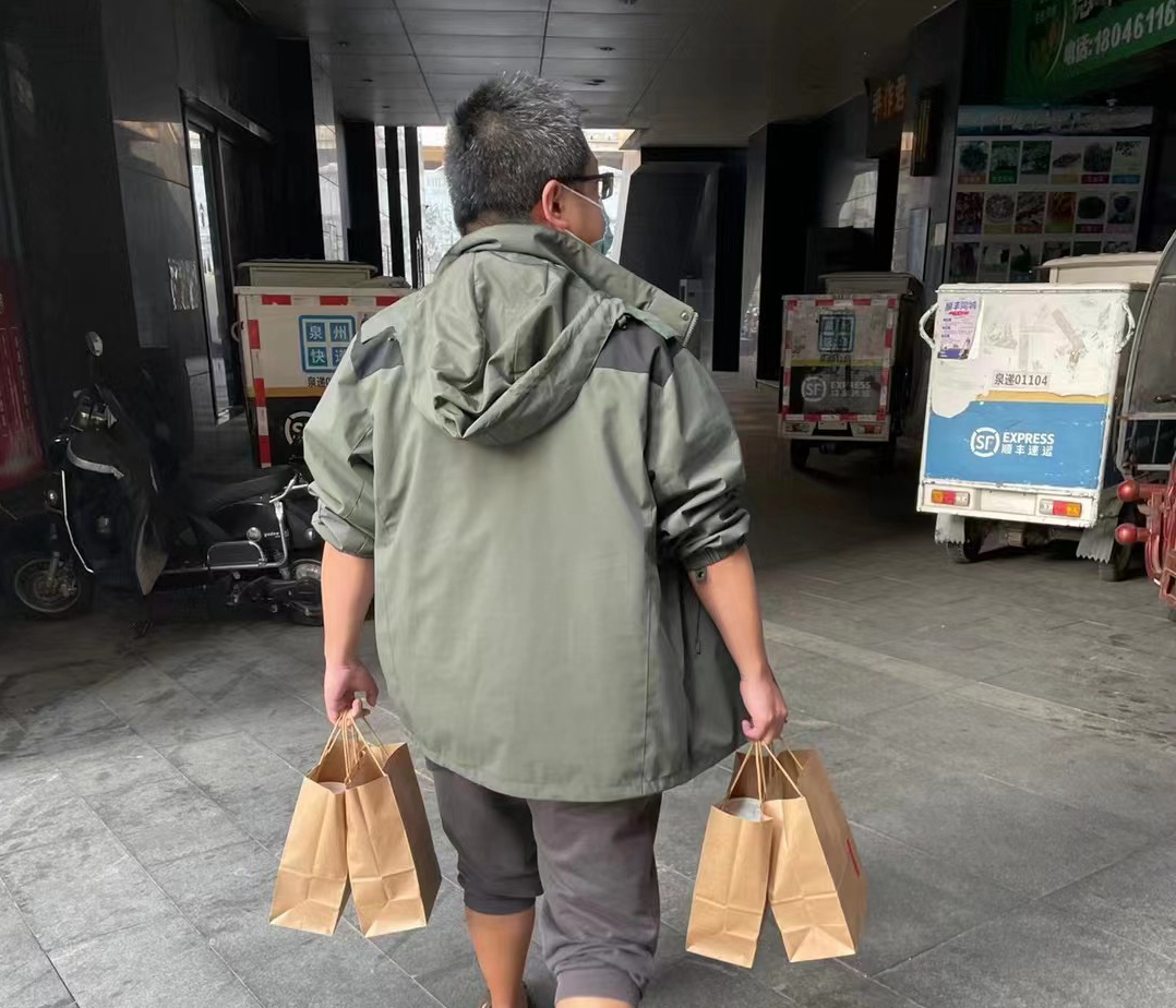 【战疫微故事】一位教师党员居家战“疫”的角色转变：从志愿者的志愿者到科普漫画的创作者