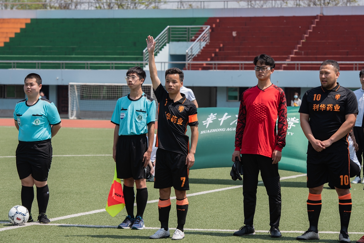 2022“狮子山杯”足球赛（研究生）男足比赛揭幕战火热开打