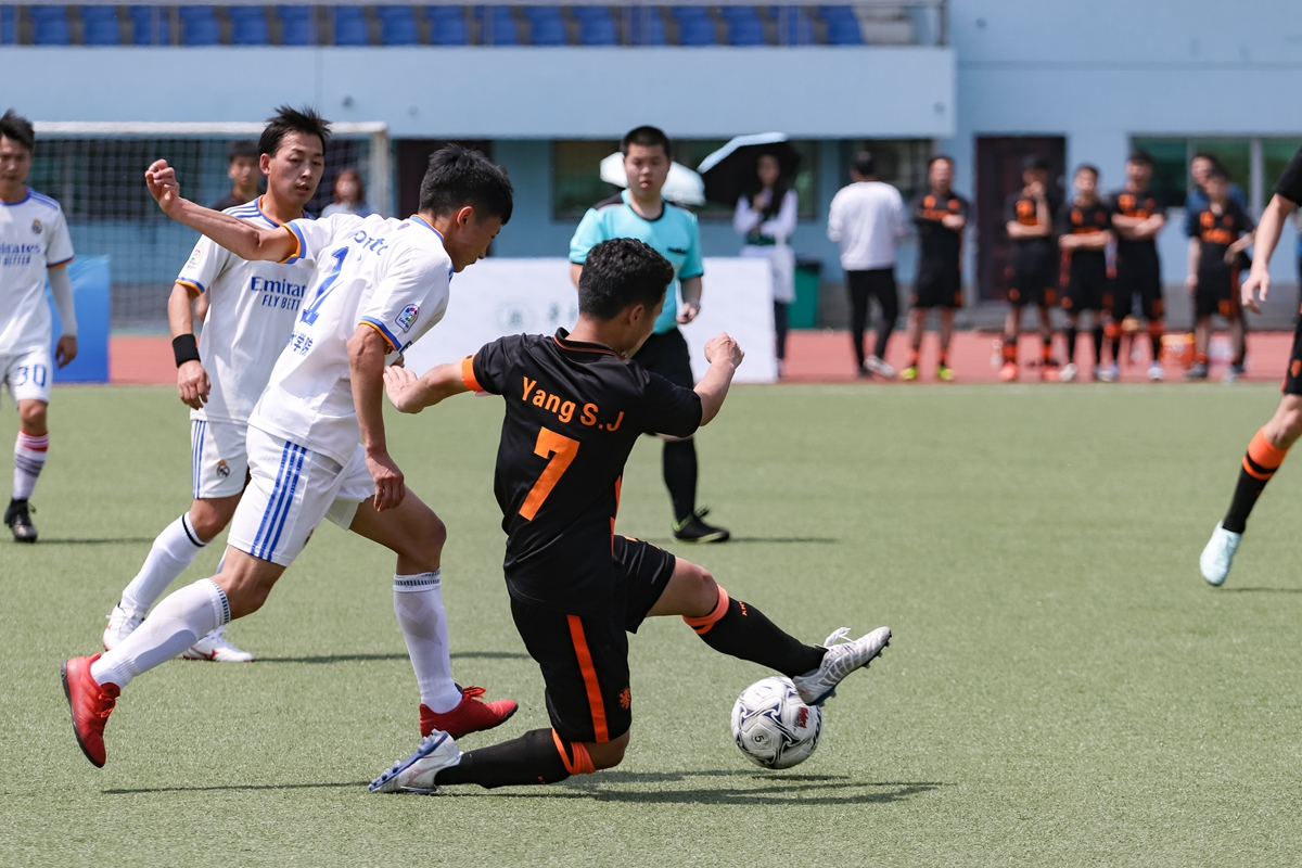 2022“狮子山杯”足球赛（研究生）男足比赛揭幕战火热开打