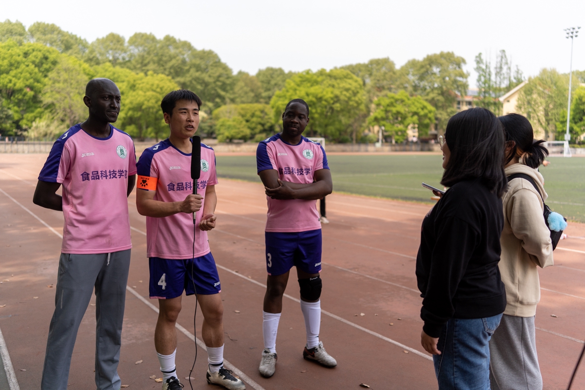 2022“狮子山杯”足球赛（研究生）男足比赛揭幕战火热开打