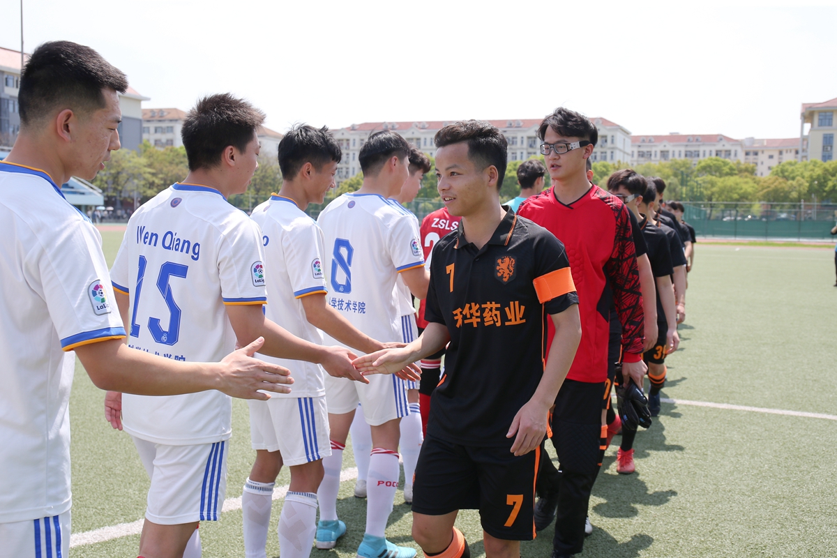 2022“狮子山杯”足球赛（研究生）男足比赛揭幕战火热开打