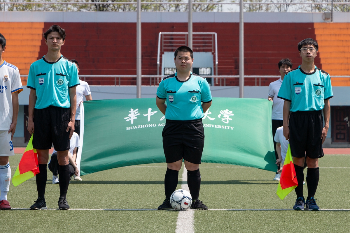 2022“狮子山杯”足球赛（研究生）男足比赛揭幕战火热开打