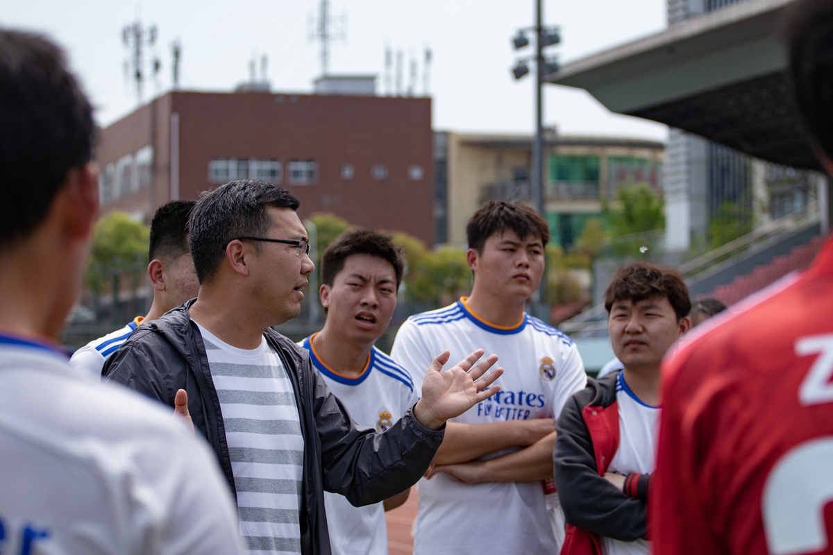 2022“狮子山杯”足球赛（研究生）男足比赛揭幕战火热开打