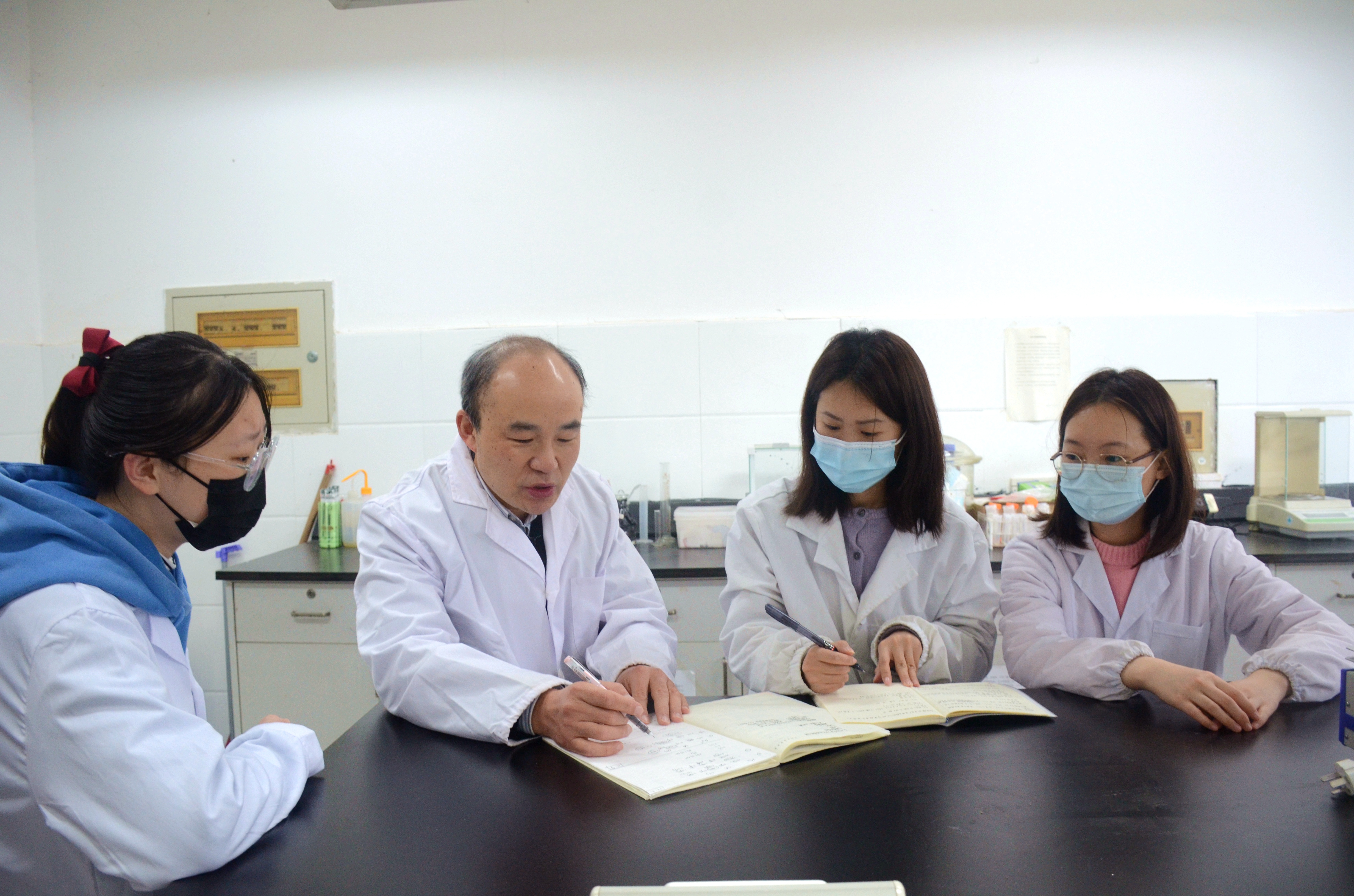 【师者】胡先文：用真情托举学子青春梦