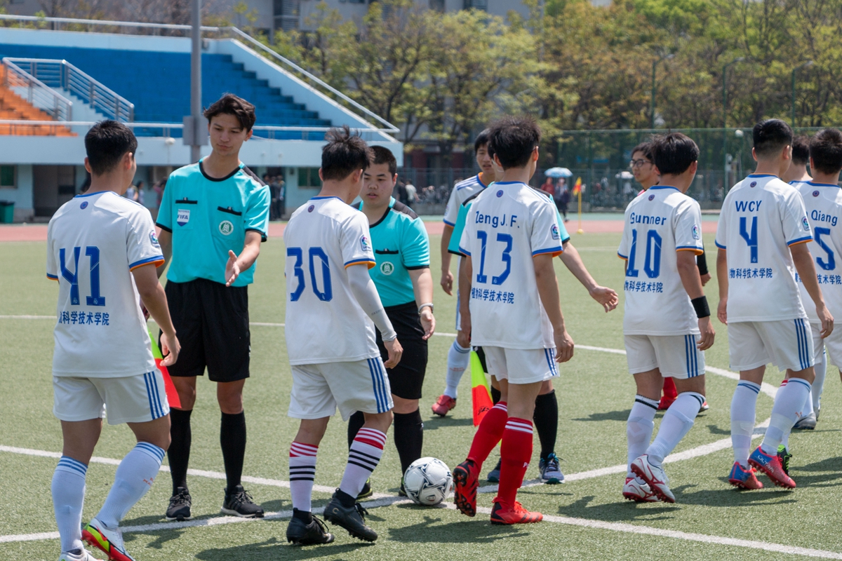 2022“狮子山杯”足球赛（研究生）男足比赛揭幕战火热开打