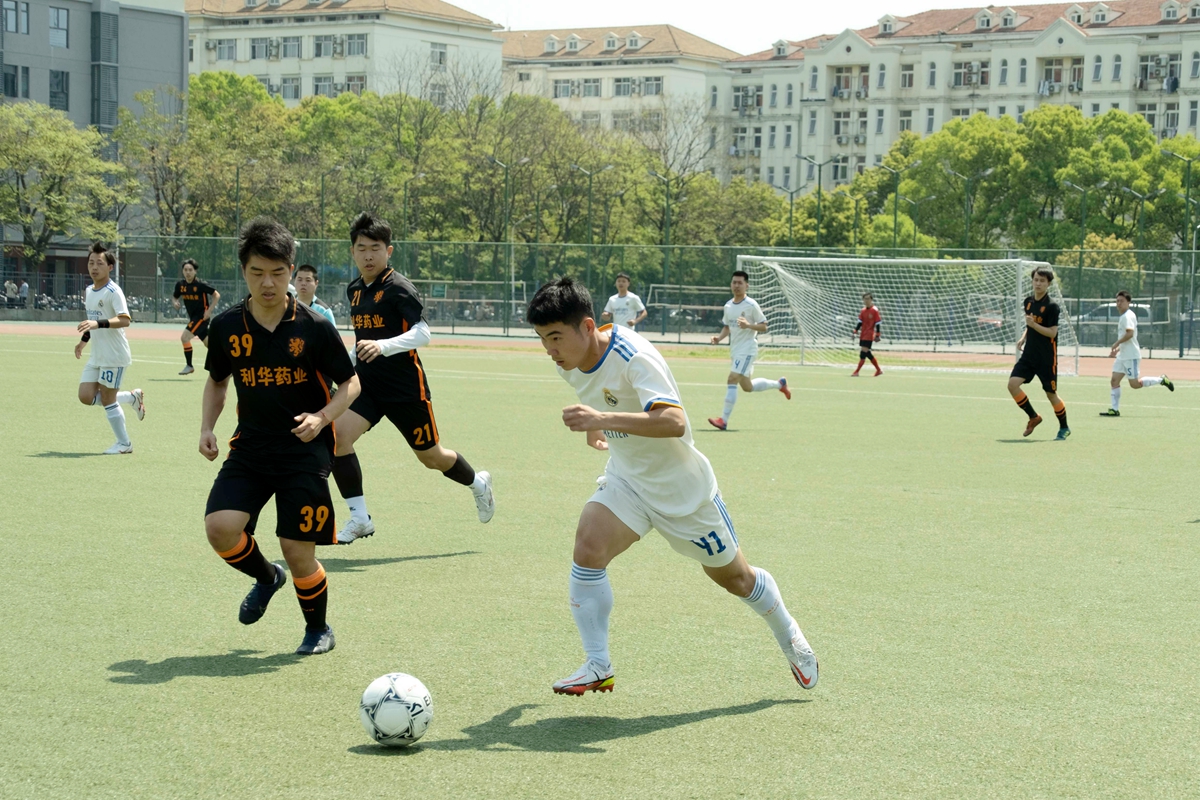 2022“狮子山杯”足球赛（研究生）男足比赛揭幕战火热开打