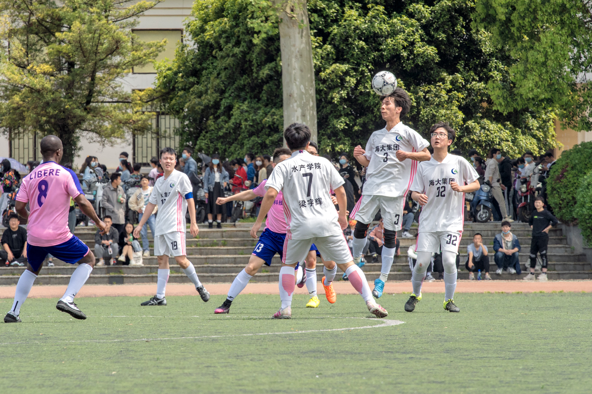 2022“狮子山杯”足球赛（研究生）男足比赛揭幕战火热开打