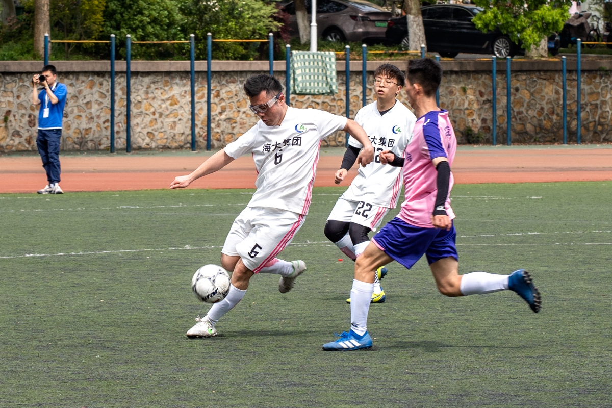2022“狮子山杯”足球赛（研究生）男足比赛揭幕战火热开打