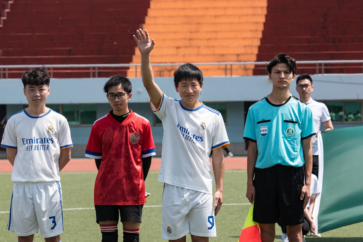 2022“狮子山杯”足球赛（研究生）男足比赛揭幕战火热开打