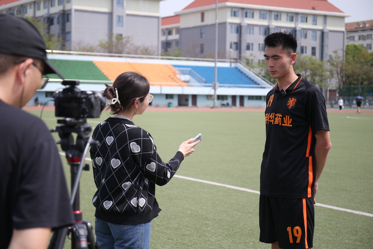 2022“狮子山杯”足球赛（研究生）男足比赛揭幕战火热开打