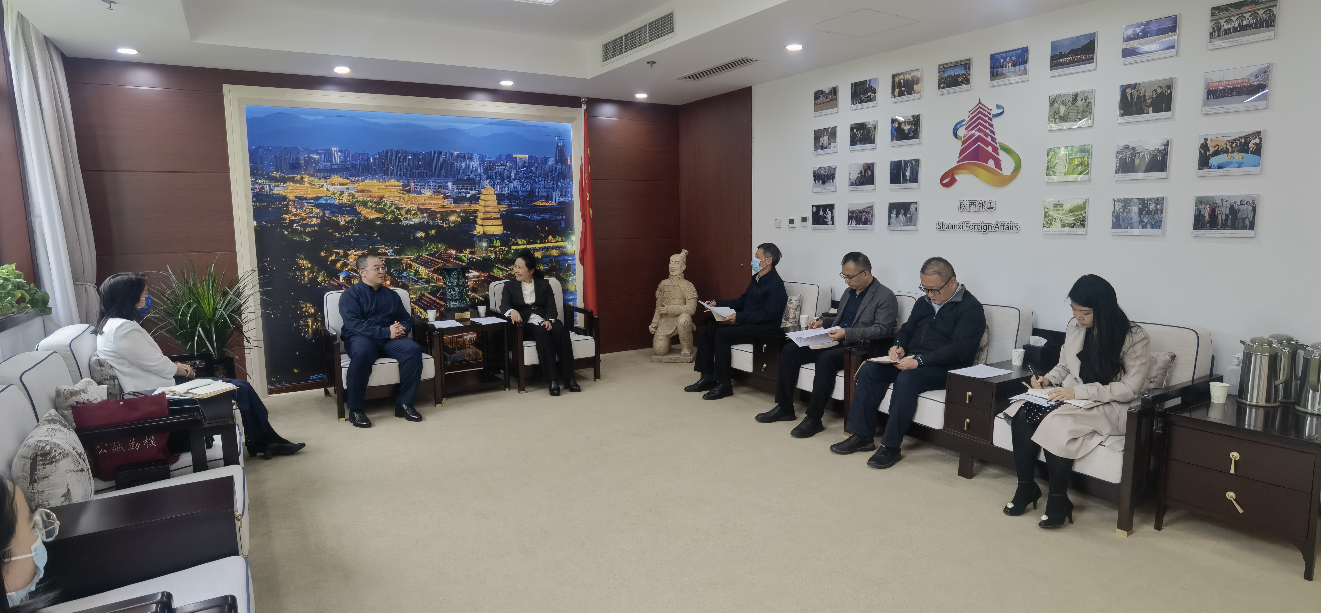 学校赴省外办推进中乌丝路考古邮票发行