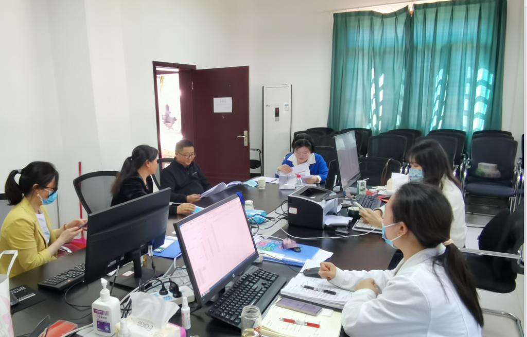 雅安市疫情防控工作组到校督导“五一”节前后疫情防控工作