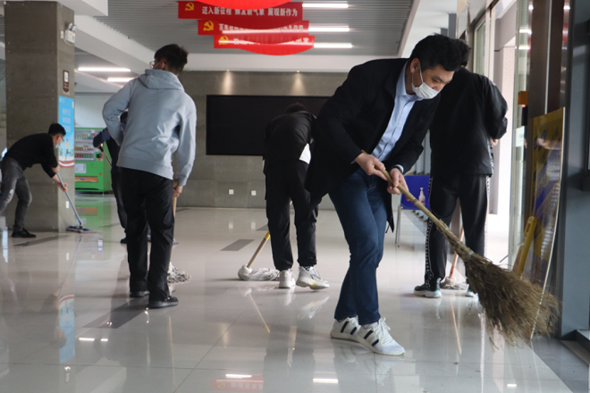 人工智能与计算机学院开展“以劳炼人，献身志愿，清洁校园”活动