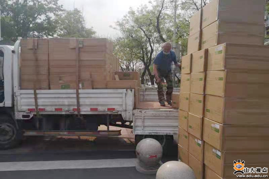 ［综合事务］企业各界助力学校防疫工作开展