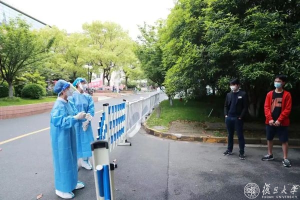 进一步优化细化网格化管理，校领导走访调研邯郸、江湾校区一线现场
