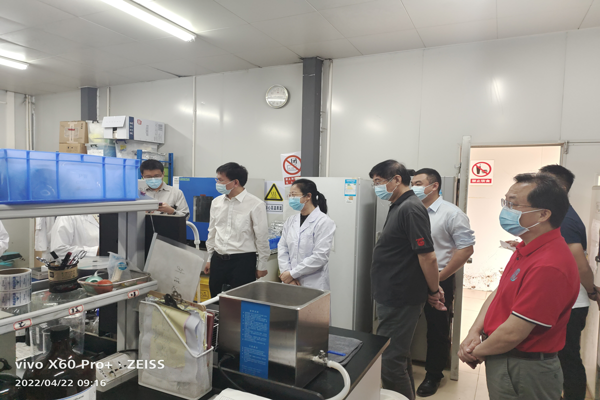校领导检查番禺校区实验室安全