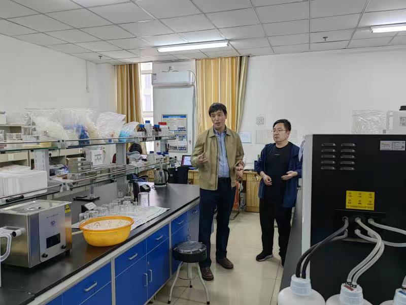 校长熊继军深入基础实验教学中心进行调研