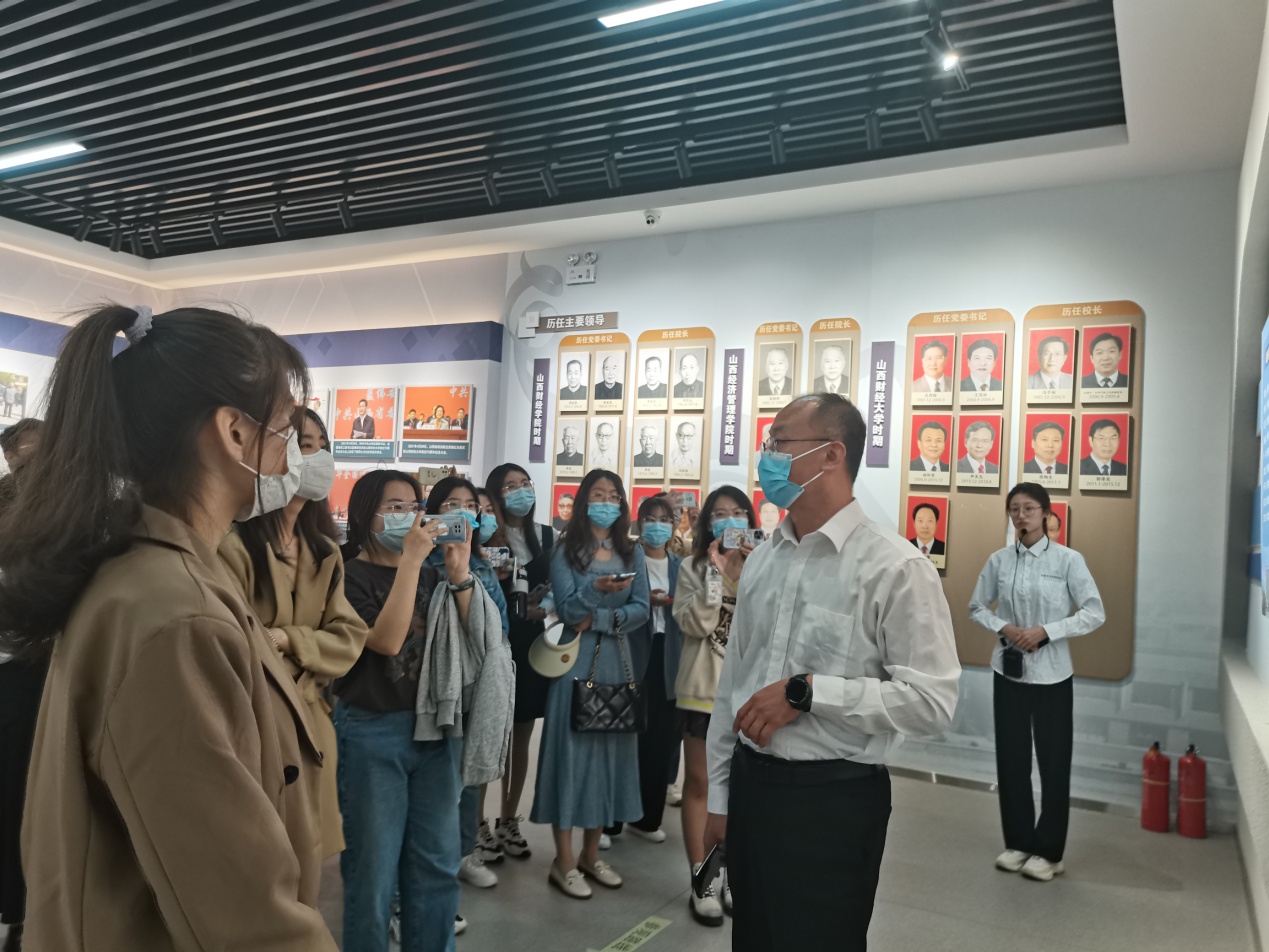 法学院打好爱校教育“组合拳”之深入推进校史学习教育