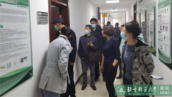 校领导带队开展节前实验室安全大检查