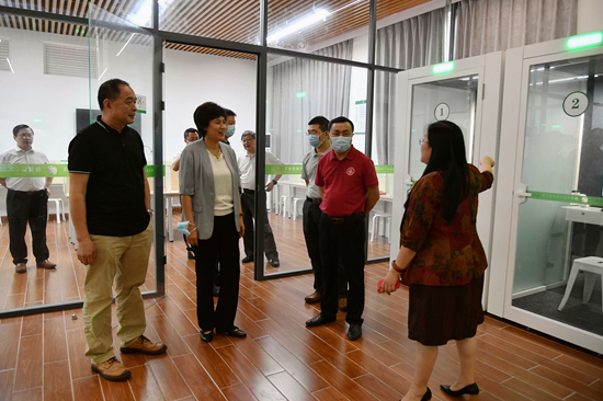 刘雅红校长到人文与法学学院开展专题调研