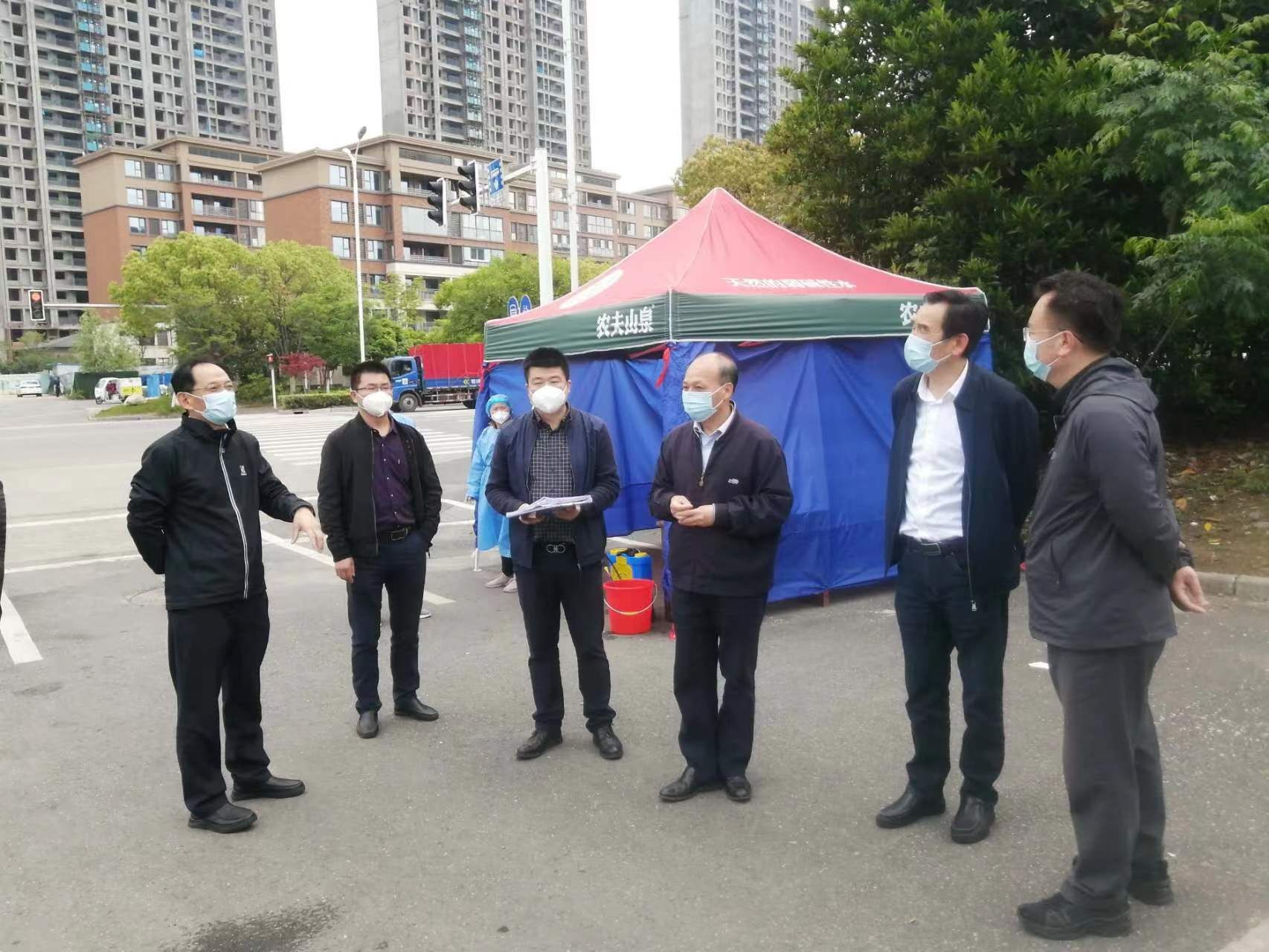 校领导检查校园安全生产和疫情防控工作