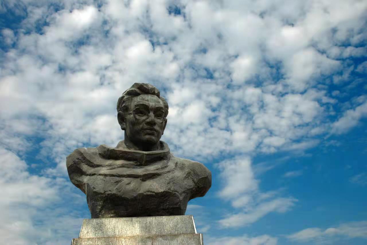 礼赞革命先烈庆祝建团百年天大师生唱响原创歌曲《岁月》