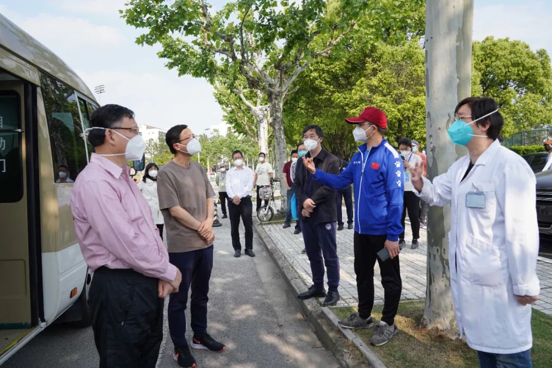 校党委书记方守恩、校长陈杰检查指导嘉定校区疫情防控工作并看望慰问校区师生