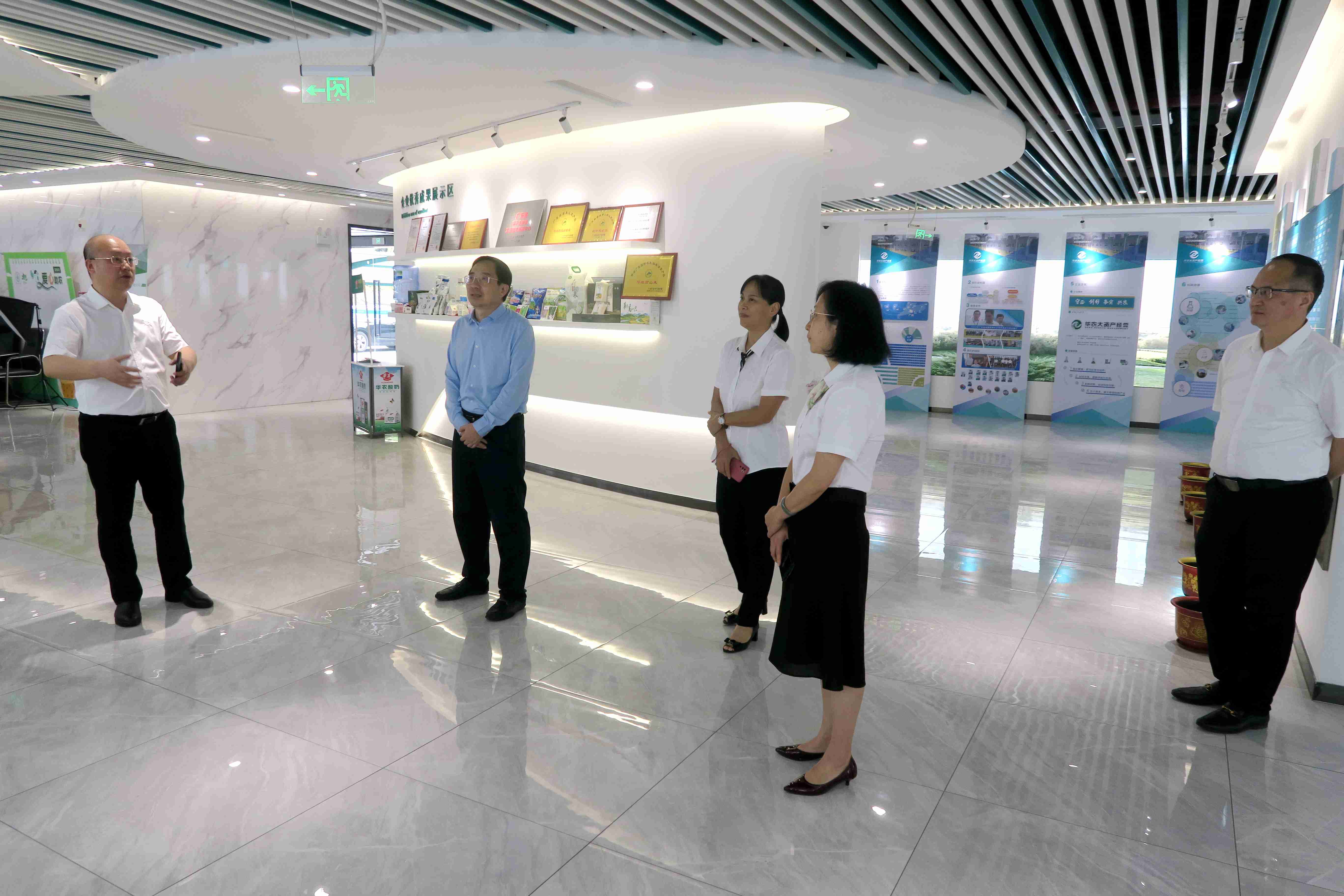 王斌伟书记到华农大资产经营有限公司调研