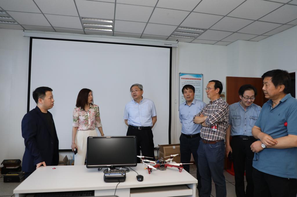 校长方明带队现场办公推进校庆准备工作