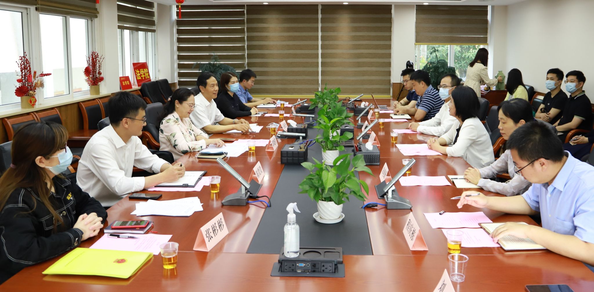厦门市人大常委会副主任王成全一行来校调研